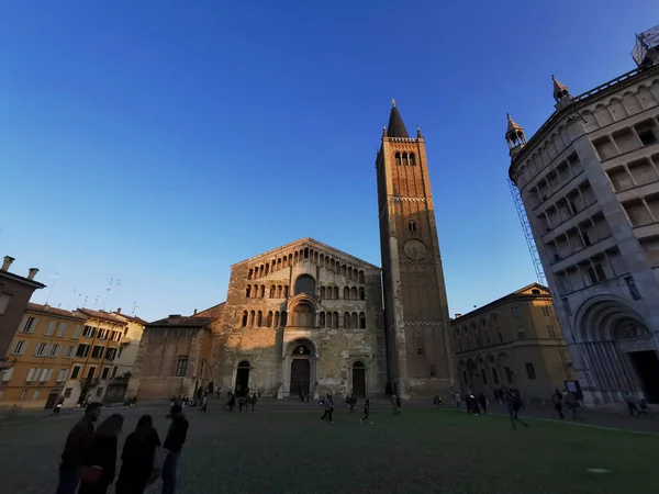 Parma Italien Kathedralenplatz 2022 Normalen Sonnigen Tagen Mit Touristen Hochwertiges — Stockfoto