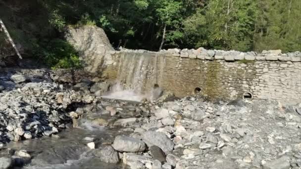 Cachoeira Rio Dora Nas Montanhas Torno Bardonecchia Turim Itália Imagens — Vídeo de Stock
