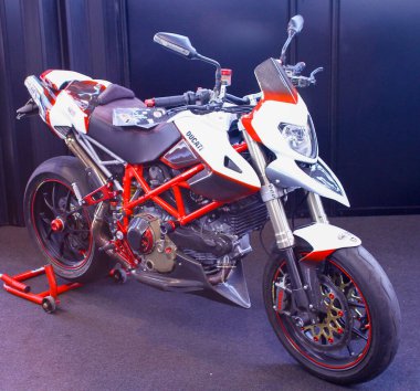 Verona, İtalya - 2018 01 12: MBE Verona Bisiklet Fuarı Bisiklet Fuarı ve Özel Araba Fuarı - Ducati. Yüksek kalite fotoğraf