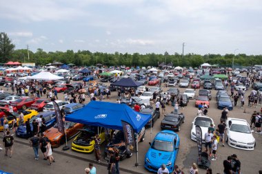 Modena, İtalya: 2023 06 03 JCM Japon Arabaları bedava Japon arabaları ile karşılaşıyor. Yüksek kalite fotoğraf