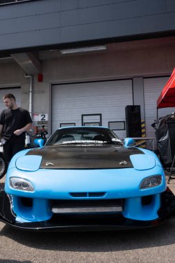 Modena, İtalya: 2023 06 03 JCM Japon Arabaları Bedava Japon arabaları ile buluşuyor Mazda Rx7. Yüksek kalite fotoğraf