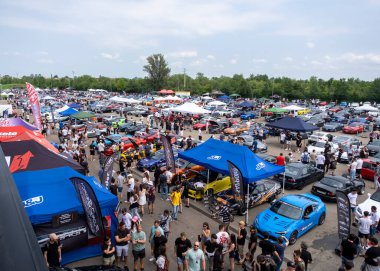 Modena, İtalya: 2023 06 03 JCM Japon Arabaları bedava Japon arabaları ile karşılaşıyor. Yüksek kalite fotoğraf