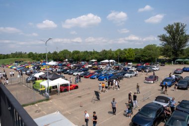 Modena, İtalya: 2023 06 03 JCM Japon Arabaları bedava Japon arabaları ile karşılaşıyor. Yüksek kalite fotoğraf