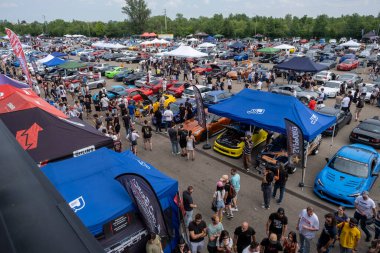 Modena, İtalya: 2023 06 03 JCM Japon Arabaları bedava Japon arabaları ile karşılaşıyor. Yüksek kalite fotoğraf