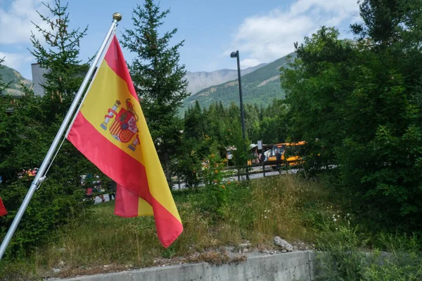 Ισπανική Σημαία Κυματίζει Στον Άνεμο Υψηλής Ποιότητας Φωτογραφία — Φωτογραφία Αρχείου