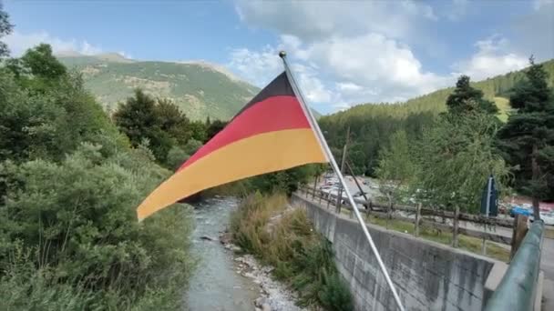 Duitse Vlag Zwaaiend Zonnige Dag — Stockvideo