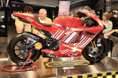 Milano, İtalya - 2021 11: Eicma Milano Bisiklet Fuarı Ducati Desmo MotoGp. Yüksek kalite fotoğraf