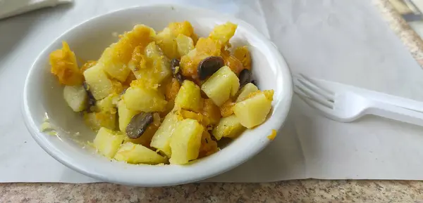 Πιάτο Βραστές Πατάτες Και Βραστά Λαχανικά Υψηλής Ποιότητας Φωτογραφία — Φωτογραφία Αρχείου