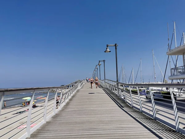 Cattolica Rimini Zee Loopbrug Zonnige Dag Hoge Kwaliteit Foto — Stockfoto