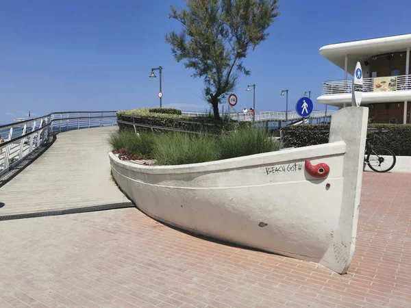 Promenada Morska Cattolica Rimini Słoneczny Dzień Wysokiej Jakości Zdjęcie — Zdjęcie stockowe