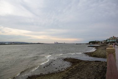 Gün batımında Taipei şehir plajı. Yüksek kalite fotoğraf