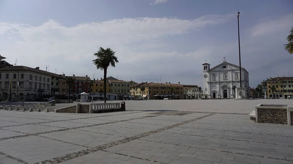 パルマノヴァ ウディン 晴れた日のメイン広場の概要 高品質の写真 — ストック写真