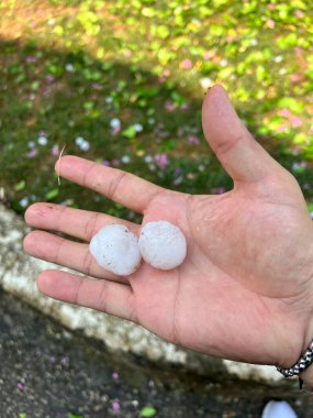 İtalya 'da fırtınadan sonra avuç içi dolu yağdı. Yüksek kalite fotoğraf