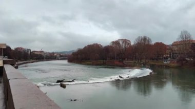 Torino 'daki Po nehrinin panoraması. Yüksek kalite 4k görüntü