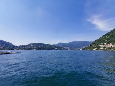 Güneşli bir günde Como Gölü panoraması. Yüksek kalite fotoğraf
