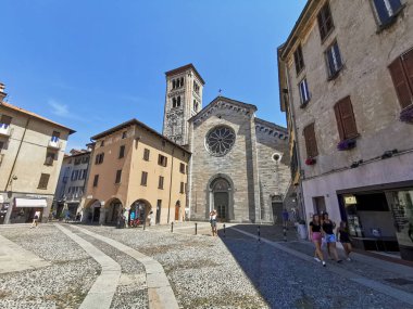 Güneşli bir günde Bazilika Como ile tarihi bir merkez. Yüksek kalite fotoğraf