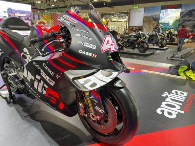 Milano, İtalya - 2021 11: Eicma Milano Bisiklet Fuarı MotoGP Aleix Espargaro. Yüksek kalite fotoğraf