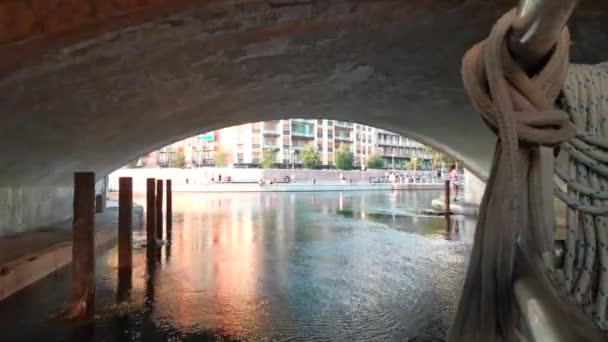 米兰运河航行的导航 高质量的4K镜头 — 图库视频影像