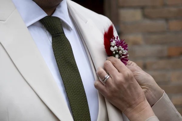 Düğün Için Damadın Ceketinin Yaka Çiçekleri Yüksek Kalite Fotoğraf — Stok fotoğraf