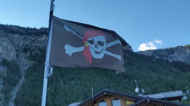 Bandera Pirata Ondeando Asta Bandera Imágenes Alta Calidad — Vídeos de Stock