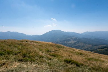 Güneşli bir yaz gününde Reggio Apennines 'in Ventasso Dağı' ndan bir panorama. Yüksek kalite fotoğraf