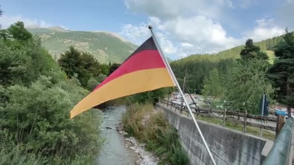 Německá Vlajka Vlaje Větru Slunečného Dne Vysoce Kvalitní Záběry — Stock video