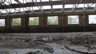 Reggio Emilia, İtalya: 2019 08 02 Resmi Reggiane Grafiti ve molozlarla yeniden inşa edilen terk edilmiş bir bölge. Yüksek kalite 4k görüntü