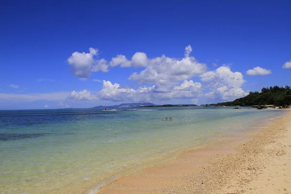 Okinawa Japón Playa Con Arrecife Coral Día Soleado Foto Alta —  Fotos de Stock