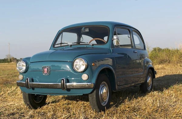 Реджо Емілія Італія 2023 Приклад Старовинного Старого Автомобіля Fiat 750 — стокове фото