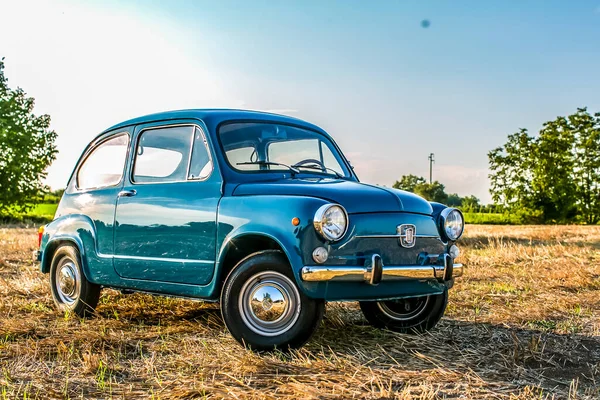 Reggio Emilia Italia 2023 Contoh Mobil Tua Vintage Fiat 750 Stok Gambar Bebas Royalti