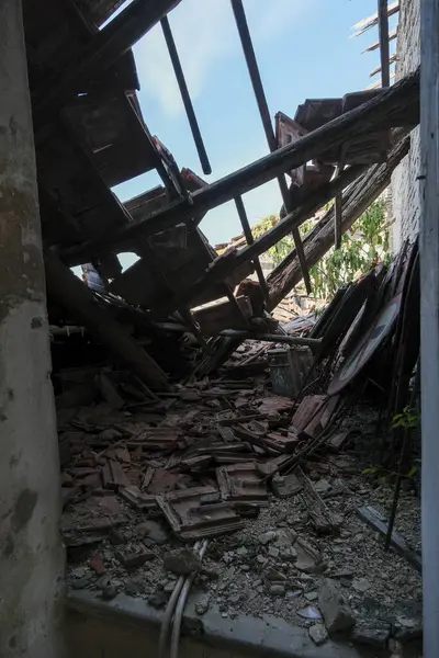 Collapsed Roof Abandoned House High Quality Photo — Stock Photo, Image