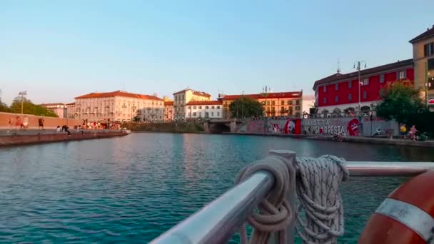晴れた日のミラノ イタリアの ナビオ ダルセナのボート 高品質の4K映像 — ストック動画