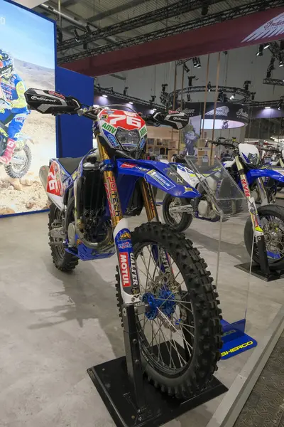 Milano, İtalya - 2021 11: Eicma Milano Bisiklet Fuarı Hamish MacDonald Sherco Enduro Bisikleti. Yüksek kalite fotoğraf