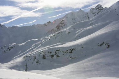 Val Senales Alpleri güneşli bir günde genel bakış. Yüksek kalite fotoğraf