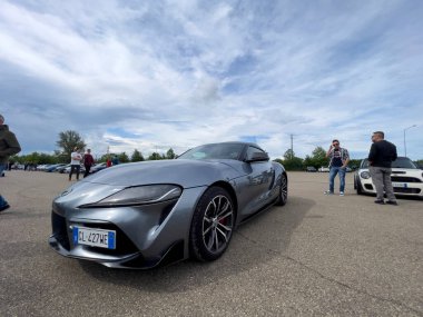 Modena, İtalya: 2023 06 03 JCM Japon Arabaları Bedava Japon arabaları ile buluşuyor Toyota Supra. Yüksek kalite fotoğraf