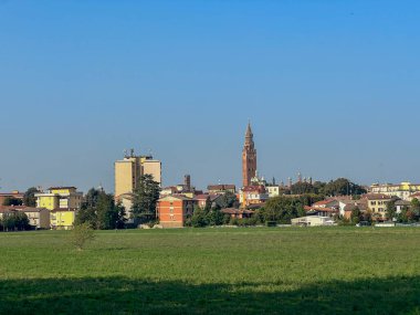 Güneşli bir günde Cremona şehrinin panoraması. Yüksek kalite fotoğraf