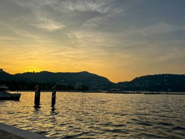 Gün batımında Como Panorama Gölü. Yüksek kalite fotoğraf