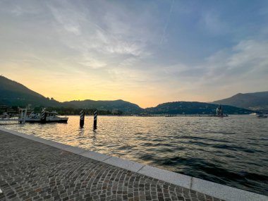 Gün batımında Como Panorama Gölü. Yüksek kalite fotoğraf