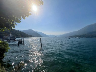 İtalya 'daki Garda Gölü' ndeki Bellagio rıhtımından panorama. Yüksek kalite fotoğraf