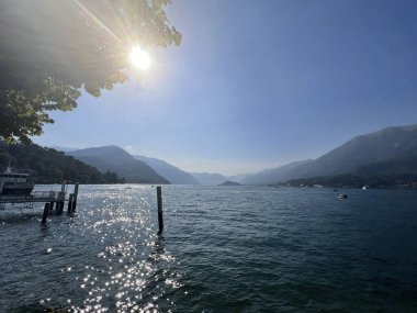 İtalya 'daki Garda Gölü' ndeki Bellagio rıhtımından panorama. Yüksek kalite fotoğraf