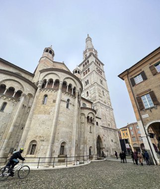 Modena, İtalya: 2023 01 13 bir kış günü merkez meydanı. Yüksek kalite fotoğraf