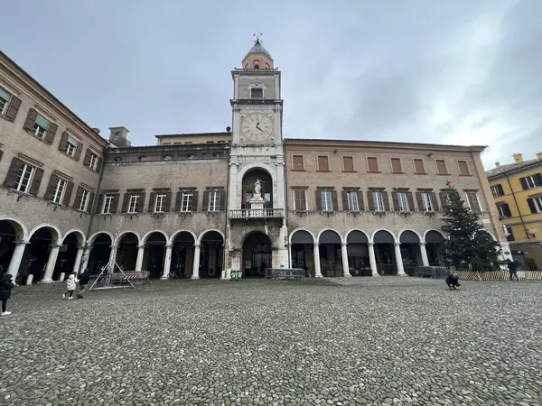 Modena, İtalya: 2023 01 13 bir kış günü merkez meydanı. Yüksek kalite fotoğraf