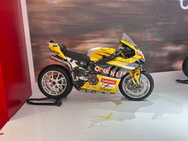Milan, İtalya: 2023 01 28 Eicma Milano Bisiklet Fuarı Beta Enduro Alvaro Bautista SuperBiek Ducati SBK. Yüksek kalite fotoğraf