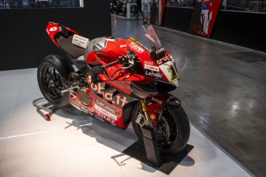 Milan, İtalya: 2023 01 28 Eicma Milano Bisiklet Fuarı Beta Enduro Alvaro Bautista SuperBiek Ducati SBK. Yüksek kalite fotoğraf