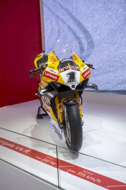 Milan, İtalya: 2023 01 28 Eicma Milano Bisiklet Fuarı Beta Enduro Alvaro Bautista SuperBiek Ducati SBK. Yüksek kalite fotoğraf