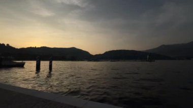 Gün batımında Como Panorama Gölü. Yüksek kalite 4k görüntü