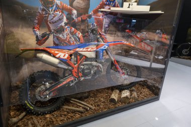 Milan, İtalya: 2023 01 28 Eicma Milano Bisiklet Fuarı Beta Enduro Steve Holcombe. Yüksek kalite fotoğraf