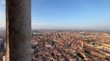 Torrazzo Kulesi 'nden Cremona şehrinin genel görüntüsü. Yüksek kalite 4k görüntü