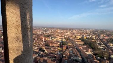 Torrazzo Kulesi 'nden Cremona şehrinin genel görüntüsü. Yüksek kalite 4k görüntü