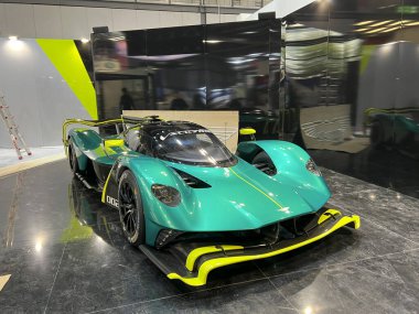 Milano, İtalya - 2021 11 Eicma Milano Bisiklet Fuarı Aston Marton Valkirye. Yüksek kalite fotoğraf